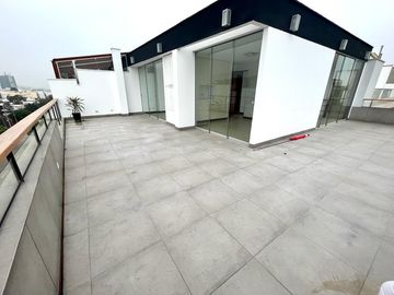ELEGANTE DÚPLEX DE 5 DORMITORIOS EN ZONA RESIDENCIAL DE CHACARILLA