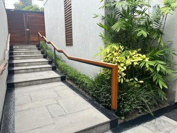 ELEGANTE DÚPLEX DE 5 DORMITORIOS EN ZONA RESIDENCIAL DE CHACARILLA