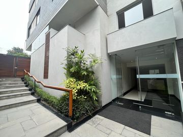 ELEGANTE DÚPLEX DE 5 DORMITORIOS EN ZONA RESIDENCIAL DE CHACARILLA