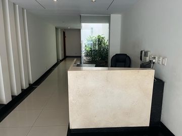 ELEGANTE DÚPLEX DE 5 DORMITORIOS EN ZONA RESIDENCIAL DE CHACARILLA