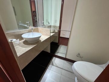 ELEGANTE DÚPLEX DE 5 DORMITORIOS EN ZONA RESIDENCIAL DE CHACARILLA