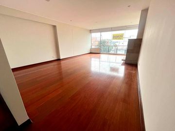 ELEGANTE DÚPLEX DE 5 DORMITORIOS EN ZONA RESIDENCIAL DE CHACARILLA