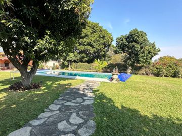 VENTA DE HERMOSA CASA DE 4,000 MTS DE TERRENO EN ZONA RESIDENCIAL DE CUERNAVACA