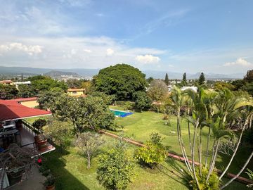VENTA DE HERMOSA CASA DE 4,000 MTS DE TERRENO EN ZONA RESIDENCIAL DE CUERNAVACA