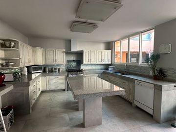 VENTA DE HERMOSA CASA DE 4,000 MTS DE TERRENO EN ZONA RESIDENCIAL DE CUERNAVACA