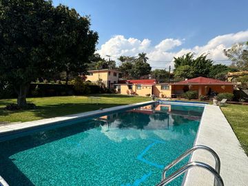 VENTA DE HERMOSA CASA DE 4,000 MTS DE TERRENO EN ZONA RESIDENCIAL DE CUERNAVACA