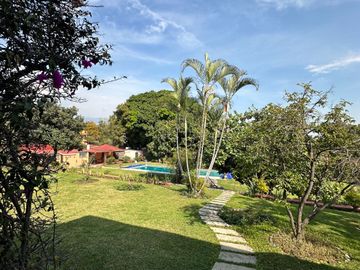 VENTA DE HERMOSA CASA DE 4,000 MTS DE TERRENO EN ZONA RESIDENCIAL DE CUERNAVACA