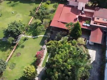 VENTA DE HERMOSA CASA DE 4,000 MTS DE TERRENO EN ZONA RESIDENCIAL DE CUERNAVACA