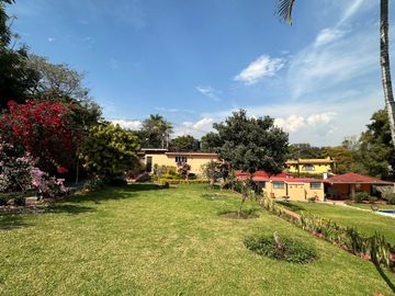 VENTA DE HERMOSA CASA DE 4,000 MTS DE TERRENO EN ZONA RESIDENCIAL DE CUERNAVACA