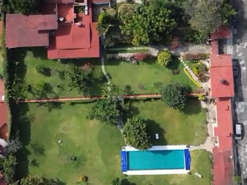 VENTA DE HERMOSA CASA DE 4,000 MTS DE TERRENO EN ZONA RESIDENCIAL DE CUERNAVACA