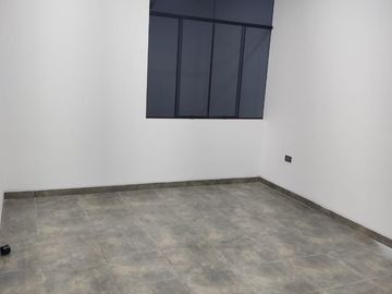 VENDO CASA DE ESTRENO  EN LA ENTRADA DE BOULEVARD