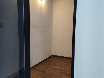 VENDO CASA DE ESTRENO  EN LA ENTRADA DE BOULEVARD