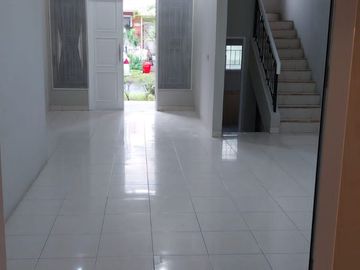Dijual Rumah di Gading Serpong Siap Huni Hadap Timur Laut Lebar 8