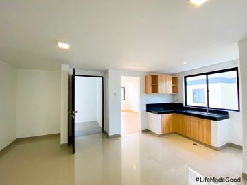 Tagaytay RFO 2Br, 2 T&B with Balcony & Parking Slot @ 8.3 M