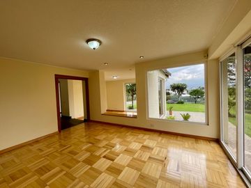 VENTA CASA 3 DORMITORIOS CUMBAYA SECTOR FRANCISCO DE ORELLANA