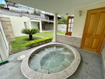 VENTA CASA 3 DORMITORIOS CUMBAYA SECTOR FRANCISCO DE ORELLANA