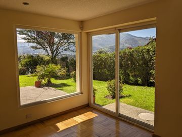 VENTA CASA 3 DORMITORIOS CUMBAYA SECTOR FRANCISCO DE ORELLANA