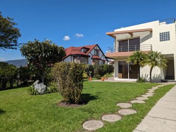 VENTA CASA 3 DORMITORIOS CUMBAYA SECTOR FRANCISCO DE ORELLANA