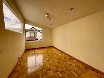 VENTA CASA 3 DORMITORIOS CUMBAYA SECTOR FRANCISCO DE ORELLANA