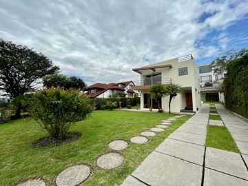 VENTA CASA 3 DORMITORIOS CUMBAYA SECTOR FRANCISCO DE ORELLANA