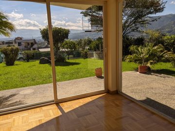 VENTA CASA 3 DORMITORIOS CUMBAYA SECTOR FRANCISCO DE ORELLANA