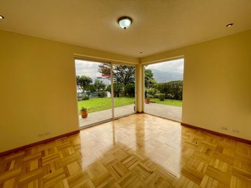 VENTA CASA 3 DORMITORIOS CUMBAYA SECTOR FRANCISCO DE ORELLANA