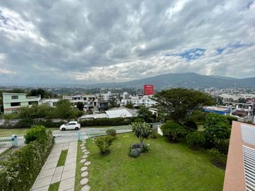 VENTA CASA 3 DORMITORIOS CUMBAYA SECTOR FRANCISCO DE ORELLANA