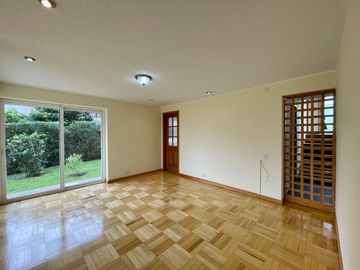 VENTA CASA 3 DORMITORIOS CUMBAYA SECTOR FRANCISCO DE ORELLANA