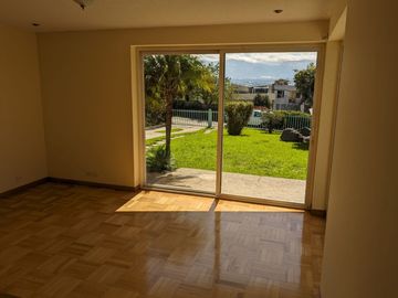 VENTA CASA 3 DORMITORIOS CUMBAYA SECTOR FRANCISCO DE ORELLANA