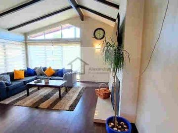CASA REMODELADA  EN BARRIO RESIDENCIAL DE VALDIVIA Y CERCA DEL HOSPITAL