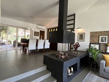 CASA EN VENTA EN LAS CAÑADAS