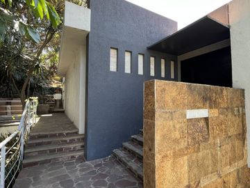 CASA EN VENTA EN LAS CAÑADAS