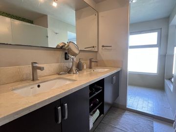 CASA EN VENTA EN LAS CAÑADAS