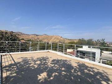 CASA EN VENTA EN LAS CAÑADAS
