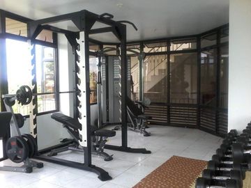 5-STOREY COMMERCIAL BUILDING FOR SALE