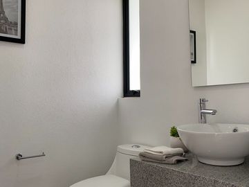 CASA EN VENTA TOLUCA CERCA DEL PARQUE TOLUCA 2000 Y DEL AEROPUERTO INTERNACIONAL