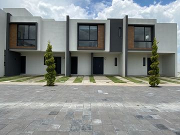 CASA EN VENTA TOLUCA CERCA DEL PARQUE TOLUCA 2000 Y DEL AEROPUERTO INTERNACIONAL
