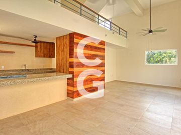 Casa en Venta en Cancun en Residencial Rio con Amplio Jardin y Alberca
