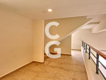 Casa en Venta en Cancun en Residencial Rio con Amplio Jardin y Alberca