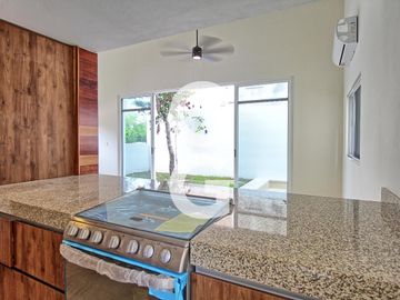 Casa en Venta en Cancun en Residencial Rio con Amplio Jardin y Alberca