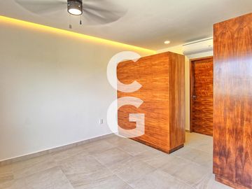 Casa en Venta en Cancun en Residencial Rio con Amplio Jardin y Alberca