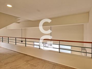 Casa en Venta en Cancun en Residencial Rio con Amplio Jardin y Alberca