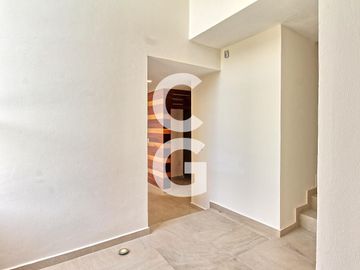 Casa en Venta en Cancun en Residencial Rio con Amplio Jardin y Alberca