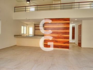 Casa en Venta en Cancun en Residencial Rio con Amplio Jardin y Alberca