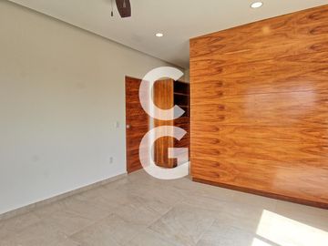 Casa en Venta en Cancun en Residencial Rio con Amplio Jardin y Alberca