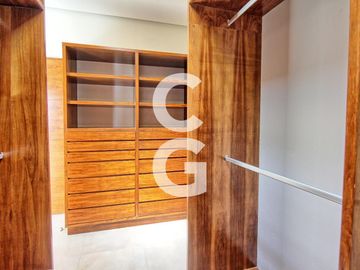 Casa en Venta en Cancun en Residencial Rio con Amplio Jardin y Alberca