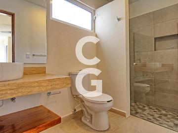 Casa en Venta en Cancun en Residencial Rio con Amplio Jardin y Alberca