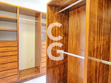 Casa en Venta en Cancun en Residencial Rio con Amplio Jardin y Alberca