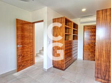 Casa en Venta en Cancun en Residencial Rio con Amplio Jardin y Alberca