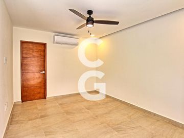 Casa en Venta en Cancun en Residencial Rio con Amplio Jardin y Alberca